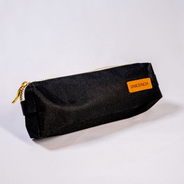 Cartuchera negra referencia 4 - UNS05040