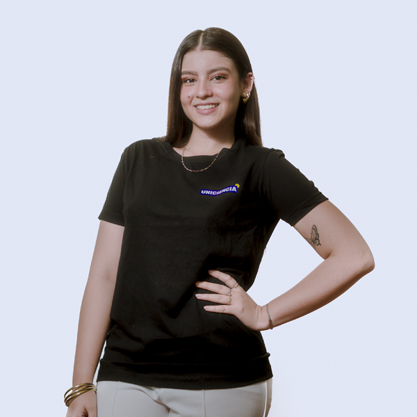 Camiseta negra dama estampado vertical